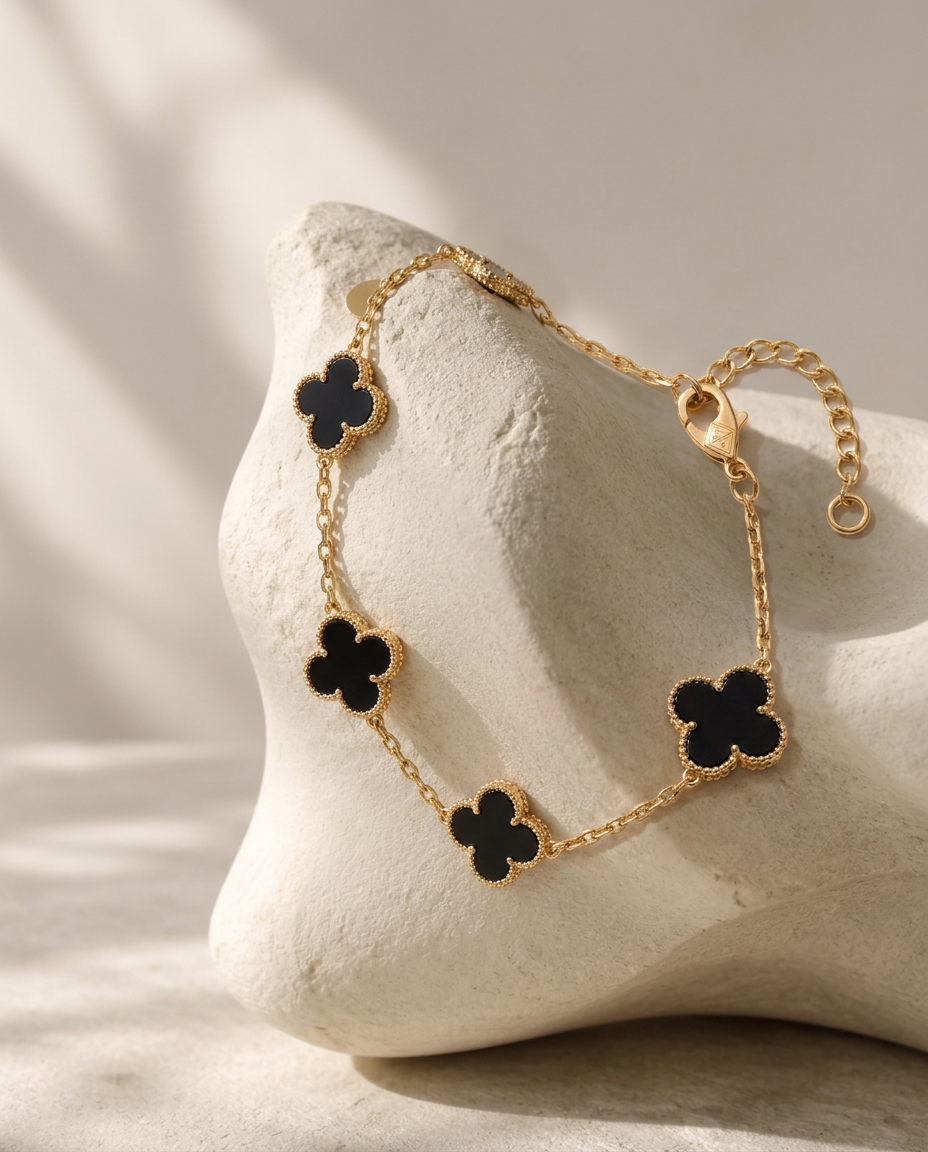 Bracelets — Noir, sur pierre claire
