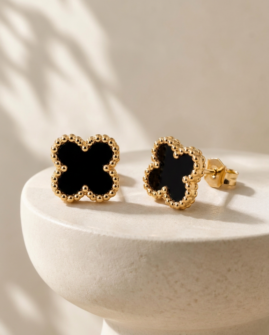 Boucles d’oreilles — Noir, sur pierre claire