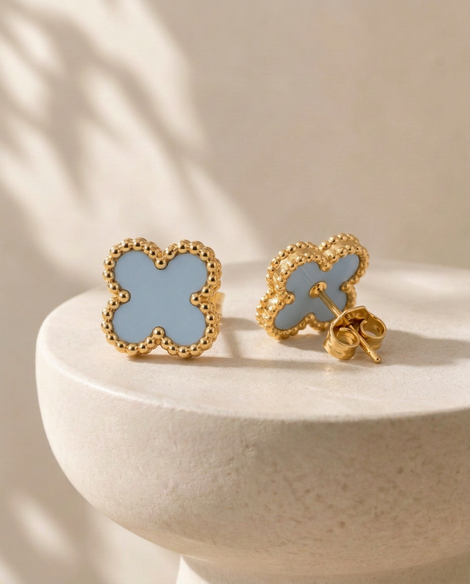 Boucles d’oreilles — Bleu ciel, sur pierre claire