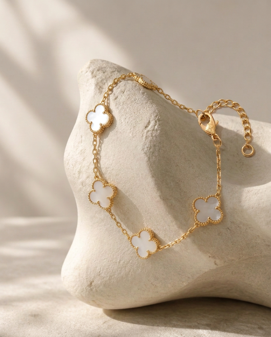 Bracelets — Blanc, sur pierre claire