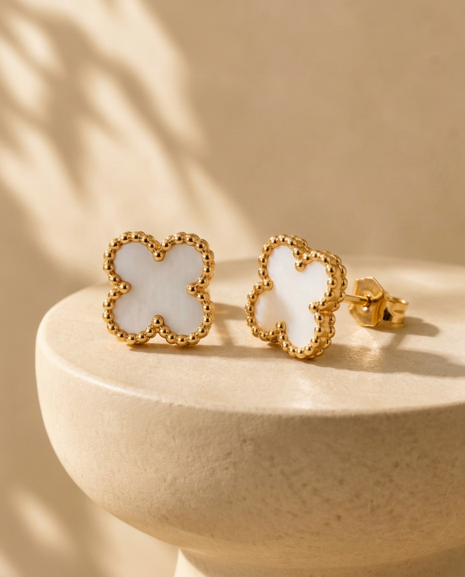 Boucles d’oreilles — Blanc, sur pierre claire